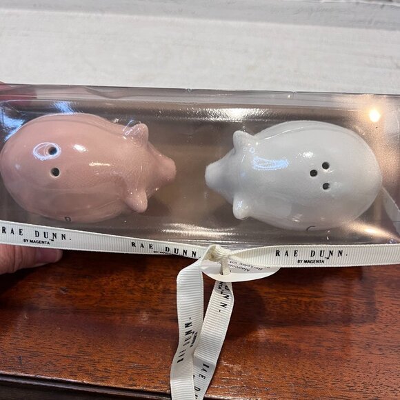 Rae Dunn PIG SALT AND PEPPER SHAKERS - NWT - Picture 3 of 10